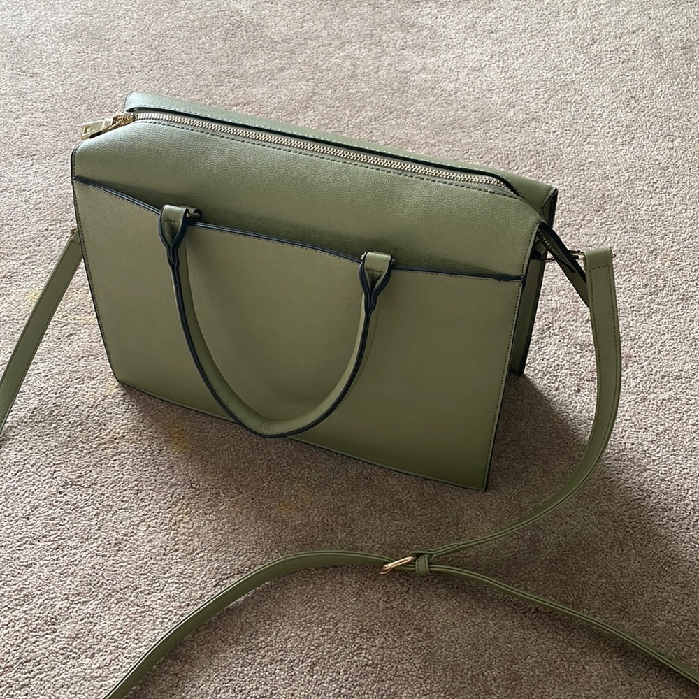 green hangbag